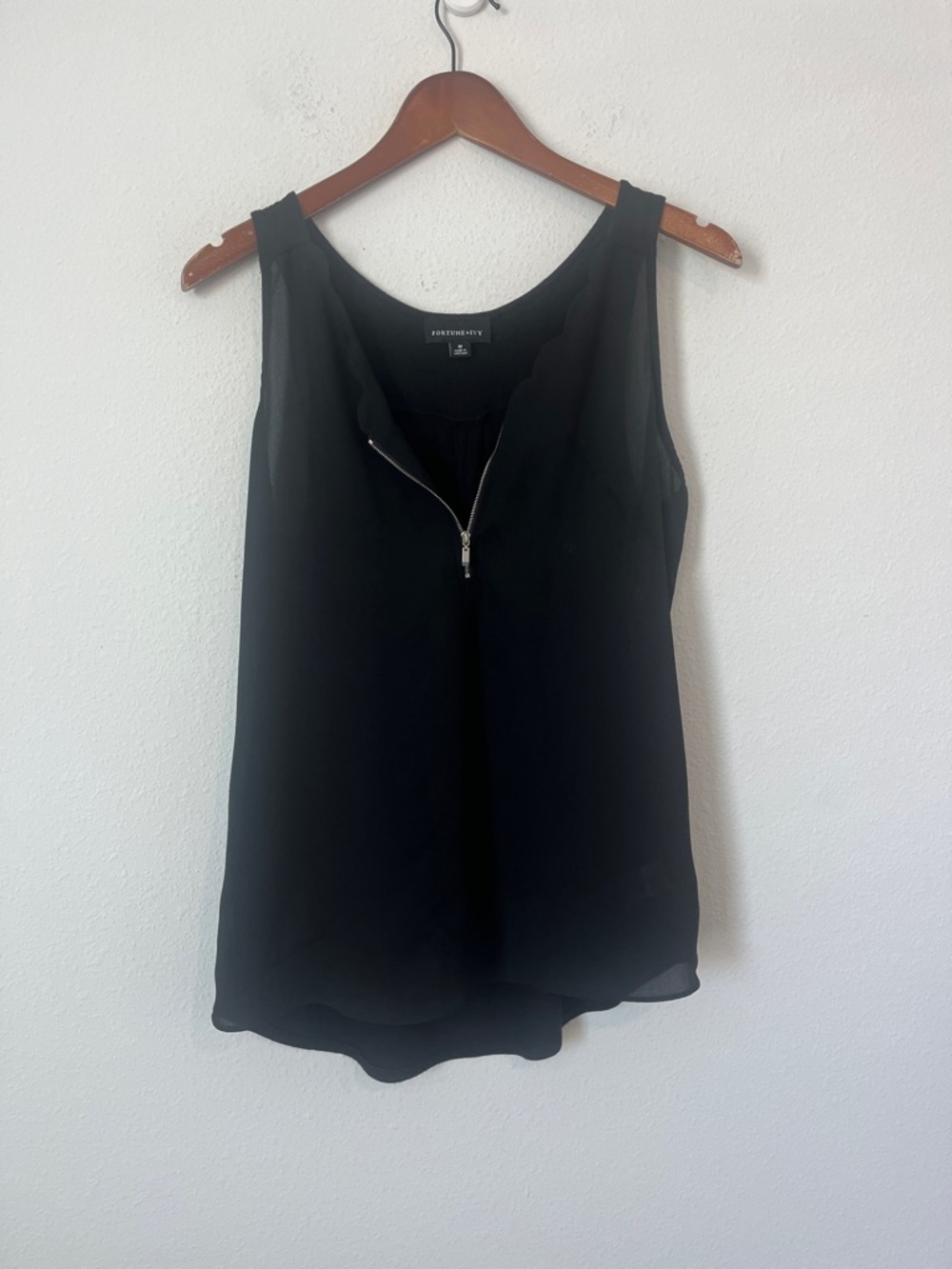 FORTUNE + IVY Black Scallop Trim Zip Accent Sleeveless Top